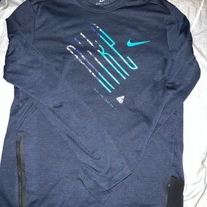 Mens Nike long sleeve. Super nice shirt. Mens MEDIUM. Amazing condition